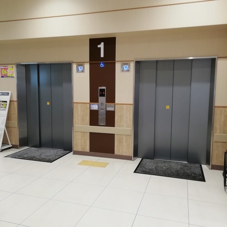 【オークワ田辺東山】プロモーションに利用可能なエレベーター付近のスペース