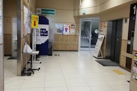 【オークワ田辺東山】プロモーションに利用可能なエレベーター付近のスペース