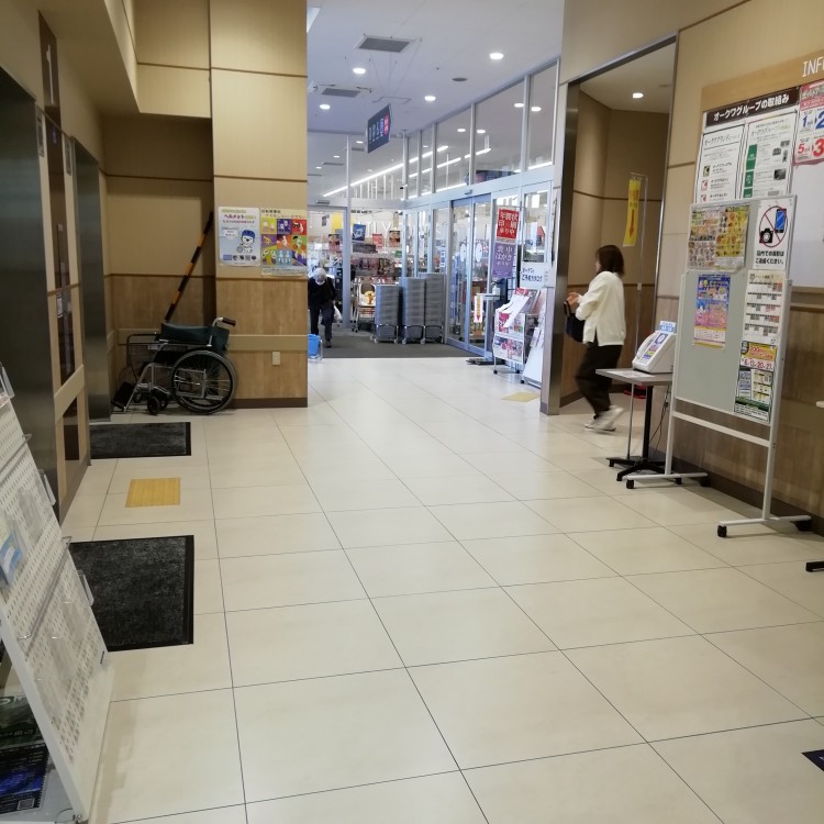 【オークワ田辺東山】プロモーションに利用可能なエレベーター付近のスペース