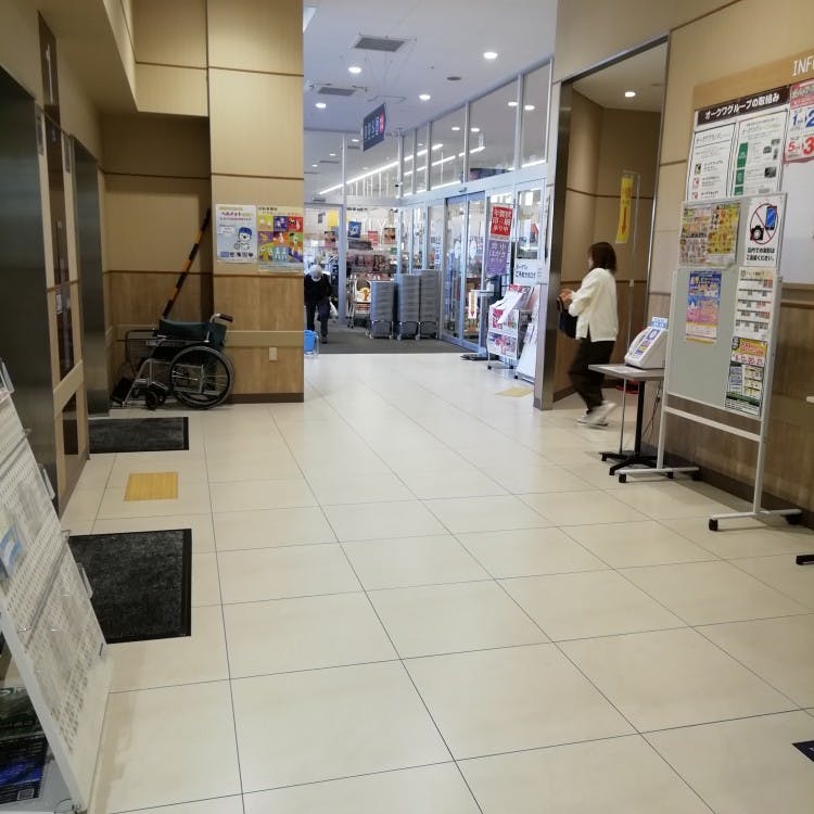 【オークワ田辺東山】プロモーションに利用可能なエレベーター付近のスペース