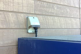 【ダイナム山形天童店】キッチンカーに最適なアミューズメント施設のイベントスペース(店舗出入口前)