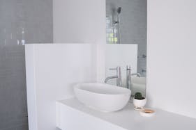 【自由が丘駅12分】撮影や展示会に適したバスタブが特徴な家具や小物が豊富なスタジオ