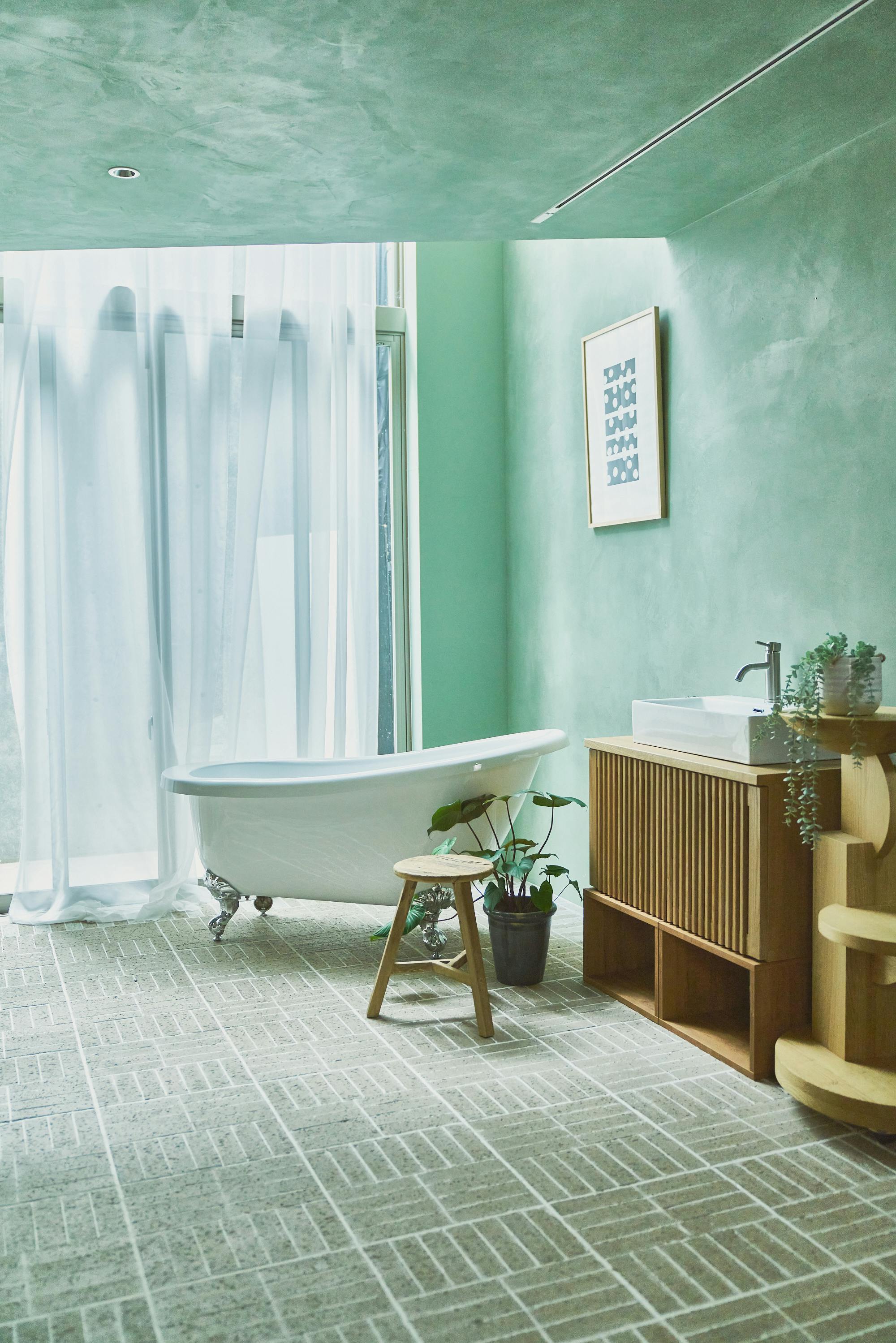 【自由が丘駅12分】撮影や展示会に適したバスタブが特徴な家具や小物が豊富なスタジオ