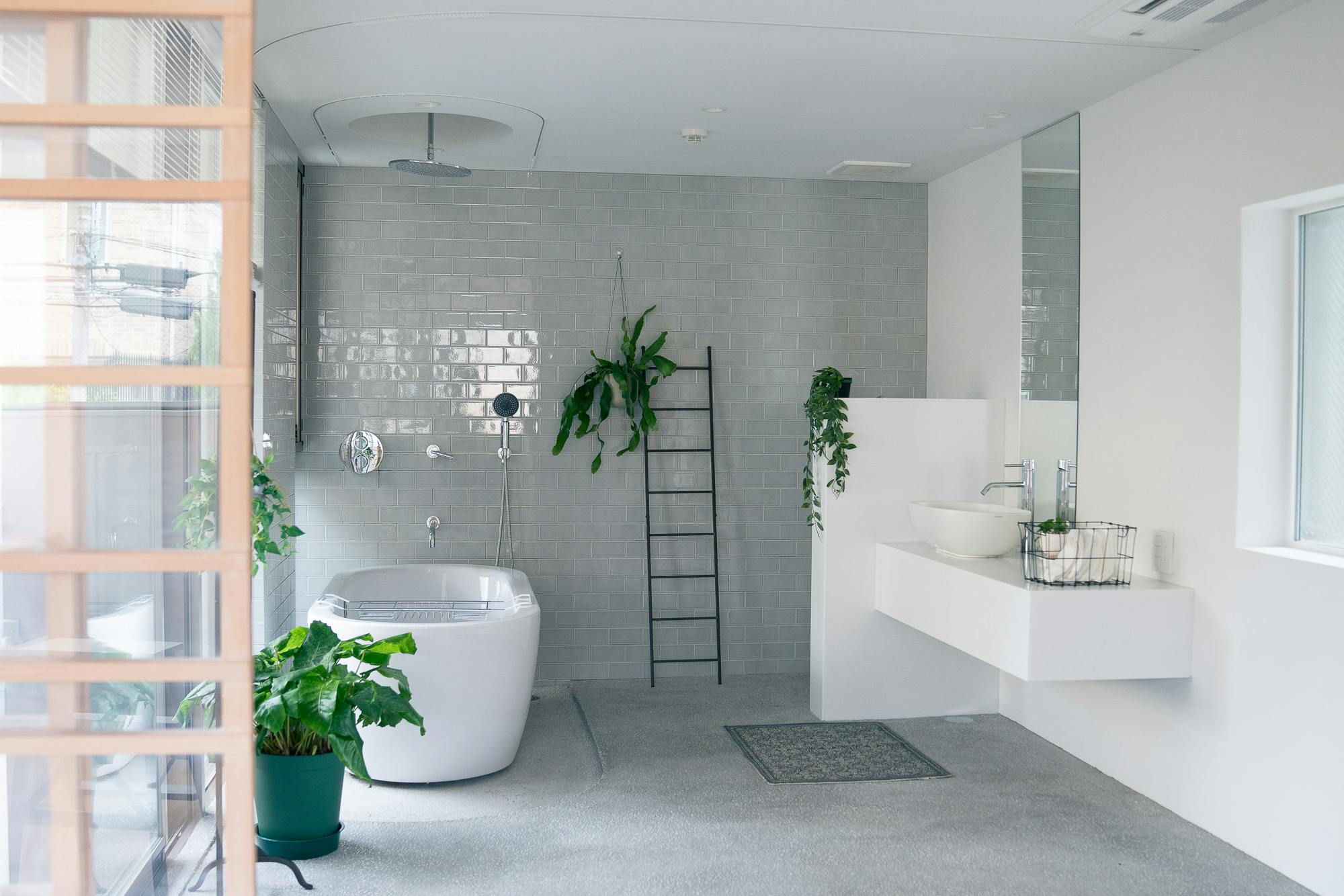 【自由が丘駅12分】撮影や展示会に適したバスタブが特徴な家具や小物が豊富なスタジオ