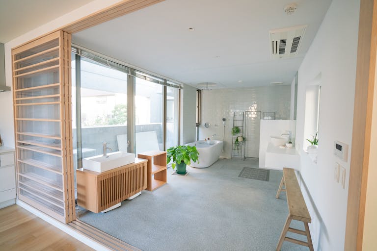 【自由が丘駅12分】撮影や展示会に適したバスタブが特徴な家具や小物が豊富なスタジオの画像1