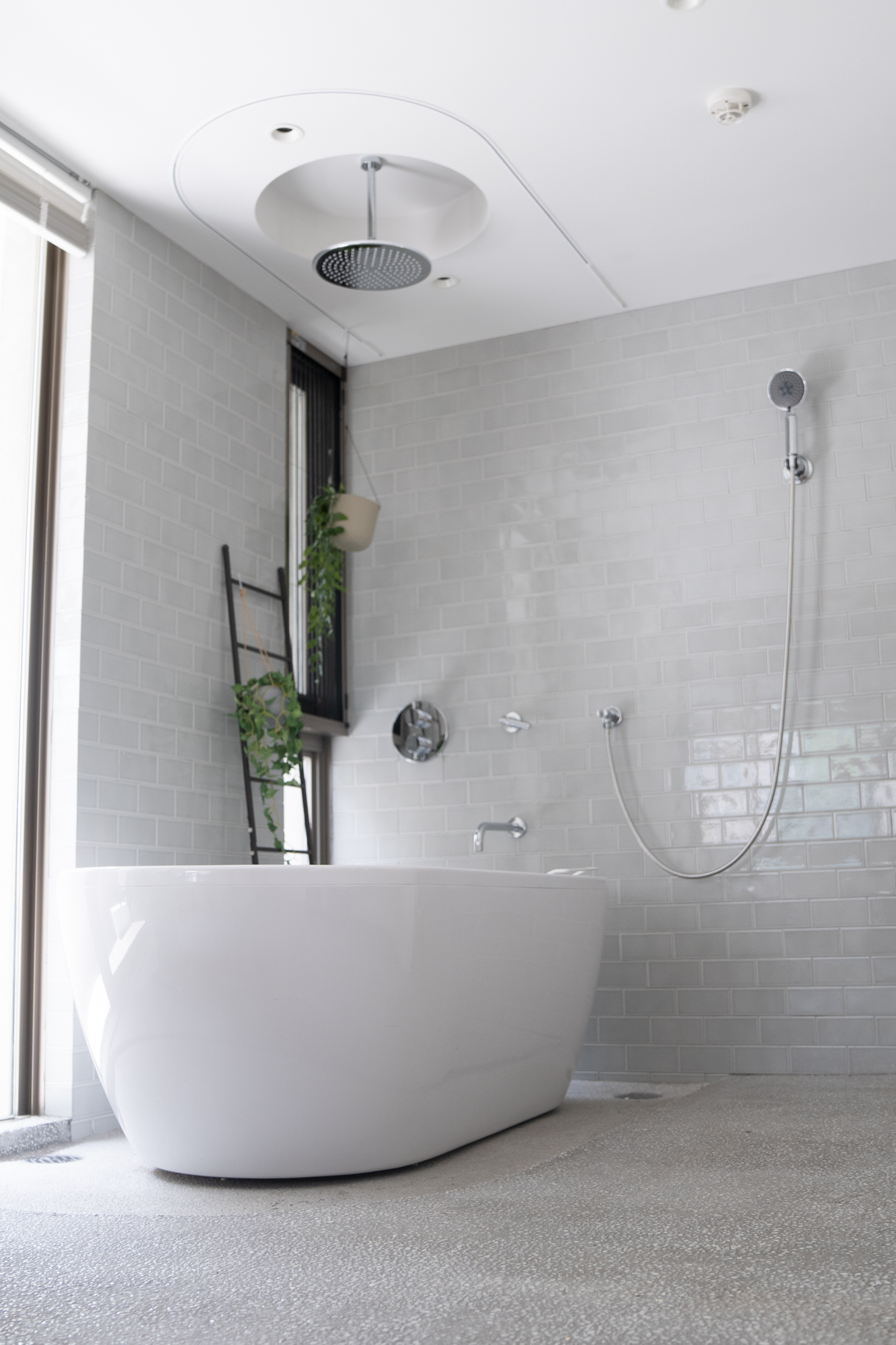 【自由が丘駅12分】撮影や展示会に適したバスタブが特徴な家具や小物が豊富なスタジオ