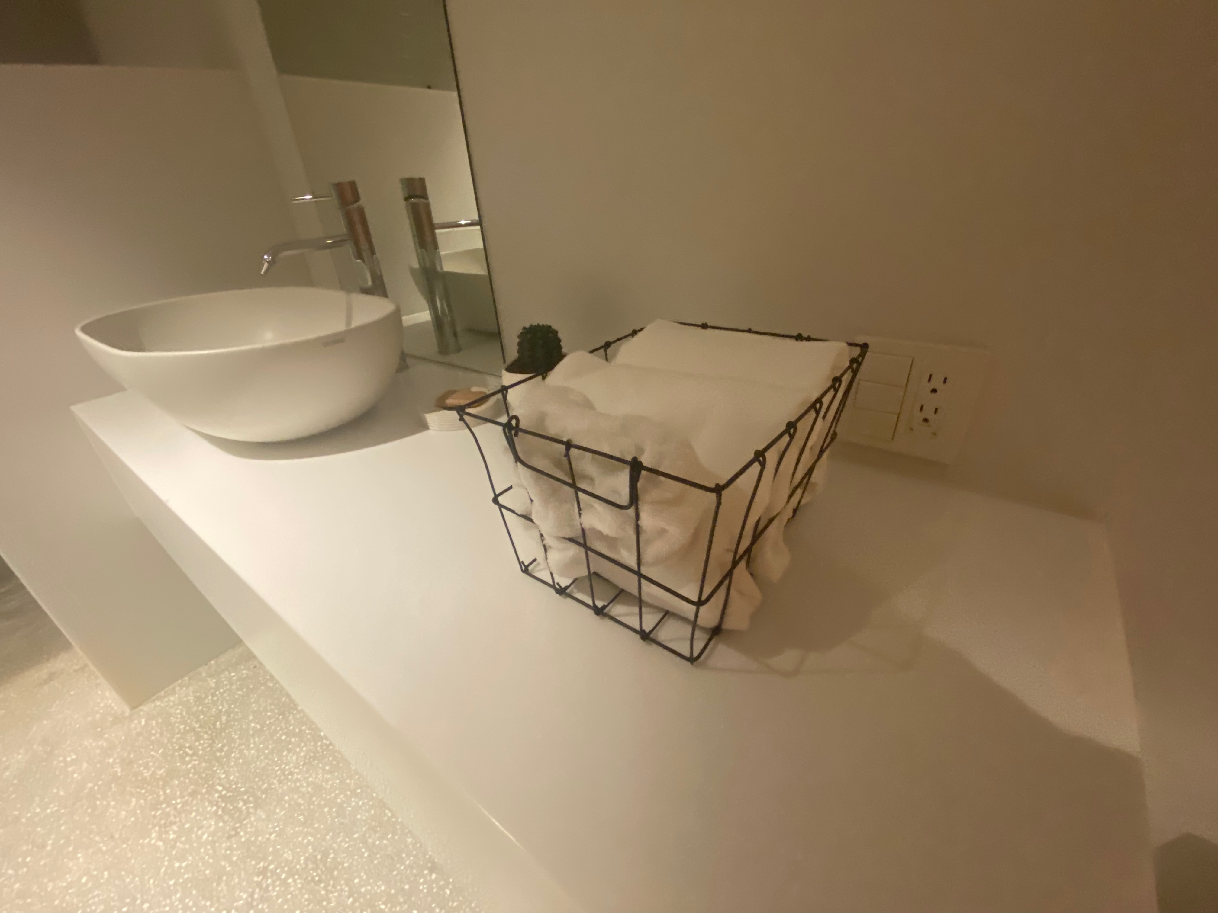 【自由が丘駅12分】撮影や展示会に適したバスタブが特徴な家具や小物が豊富なスタジオ