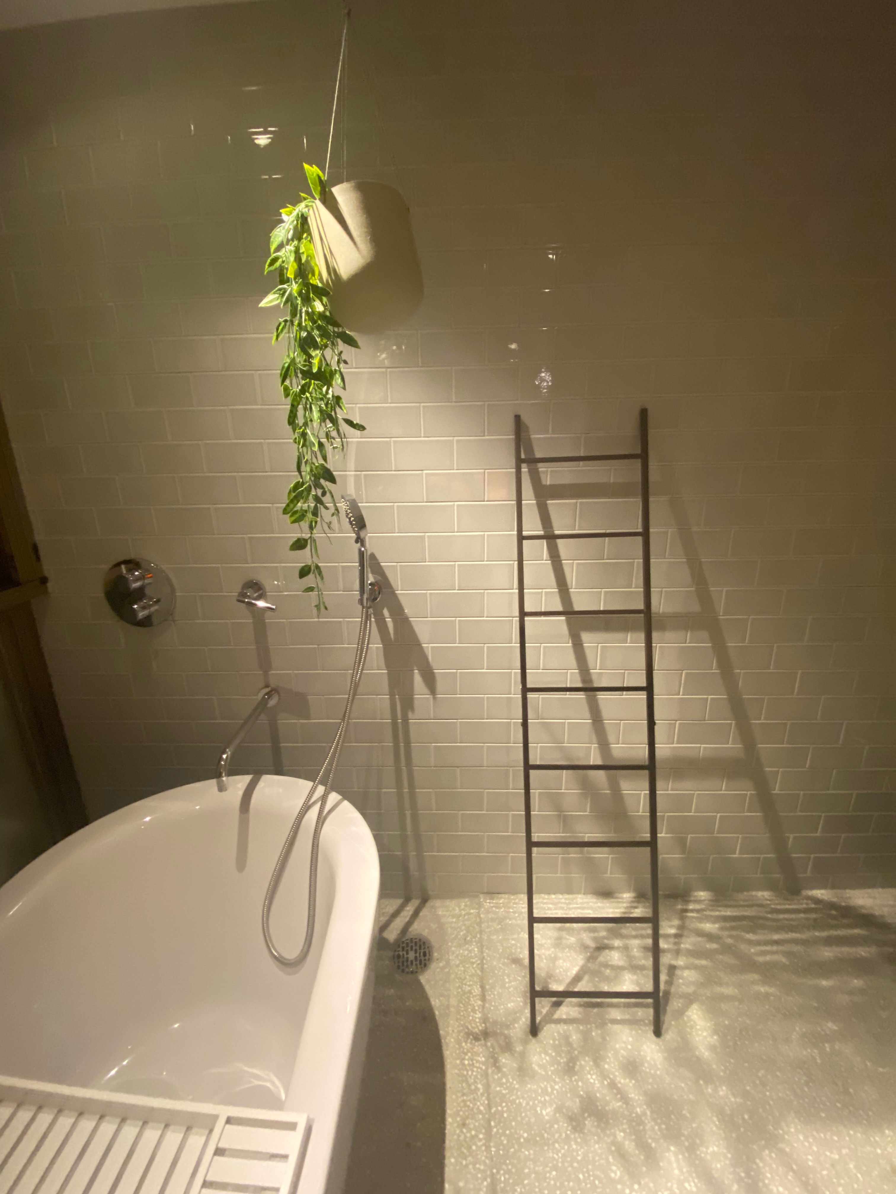 【自由が丘駅12分】撮影や展示会に適したバスタブが特徴な家具や小物が豊富なスタジオ