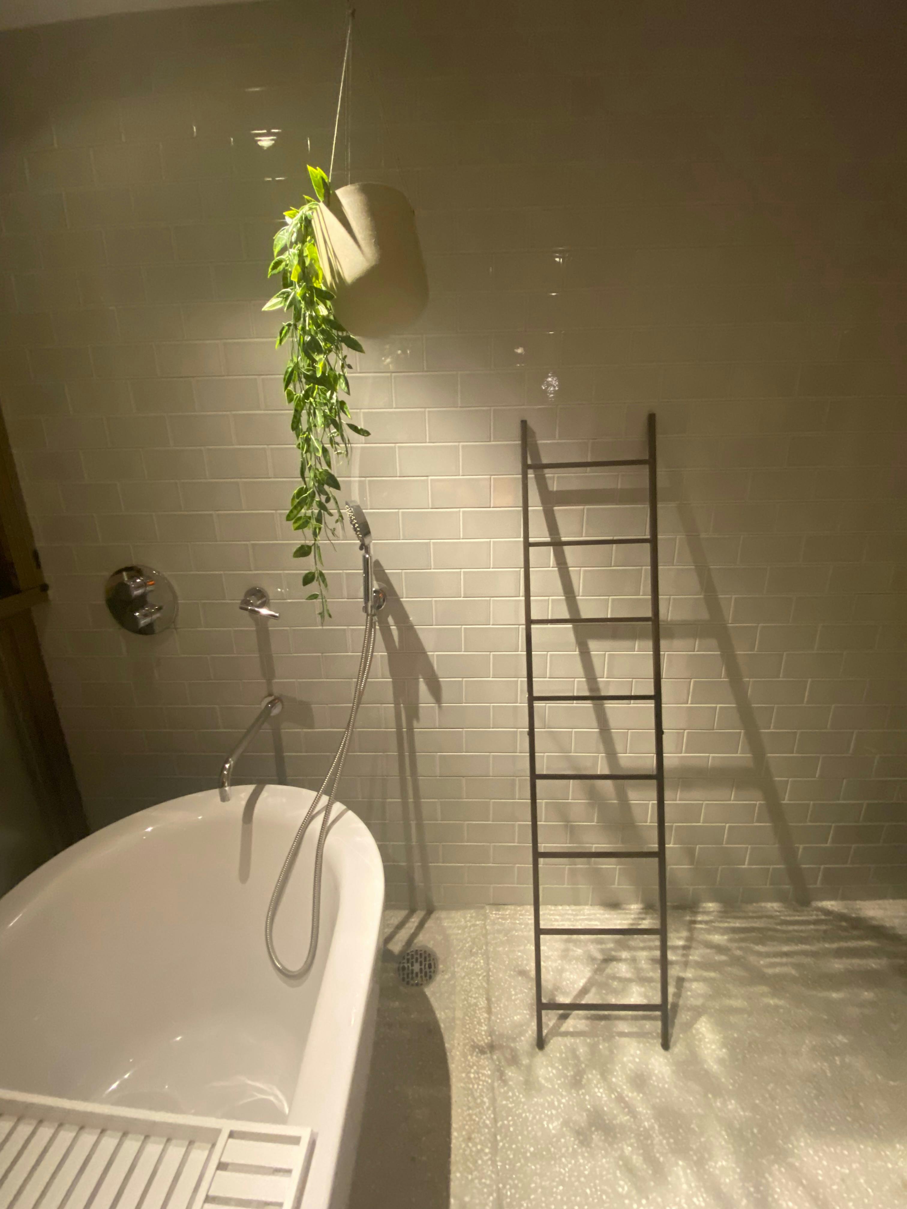 【自由が丘駅12分】撮影や展示会に適したバスタブが特徴な家具や小物が豊富なスタジオ