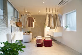 【自由が丘駅12分】撮影や展示会に適したバスタブが特徴な家具や小物が豊富なスタジオ