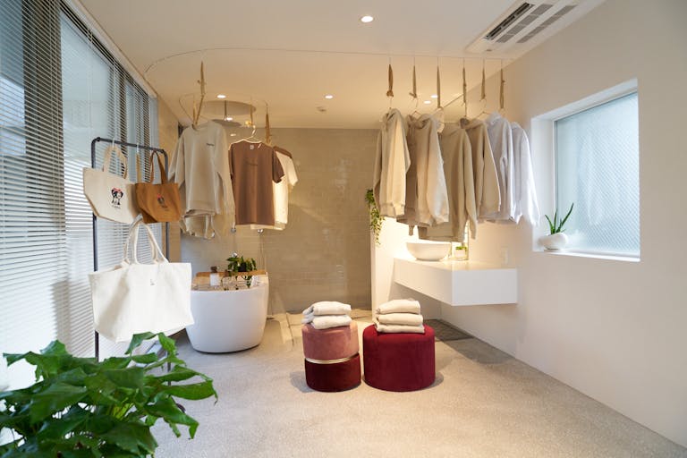 【自由が丘駅12分】撮影や展示会に適したバスタブが特徴な家具や小物が豊富なスタジオの画像2