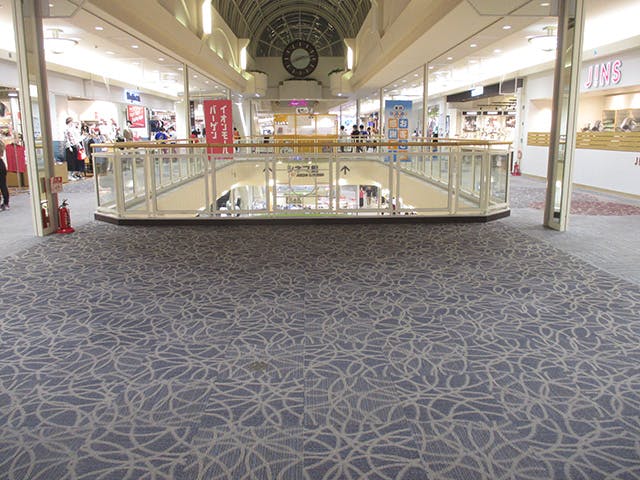 【イオンモール岡崎】ウエスト3F ライトオン前北の画像