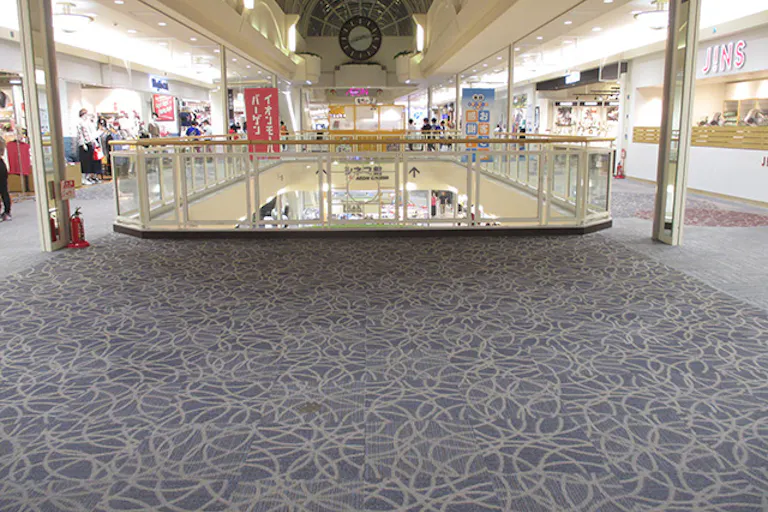 【イオンモール岡崎】ウエスト3F ライトオン前北の画像1