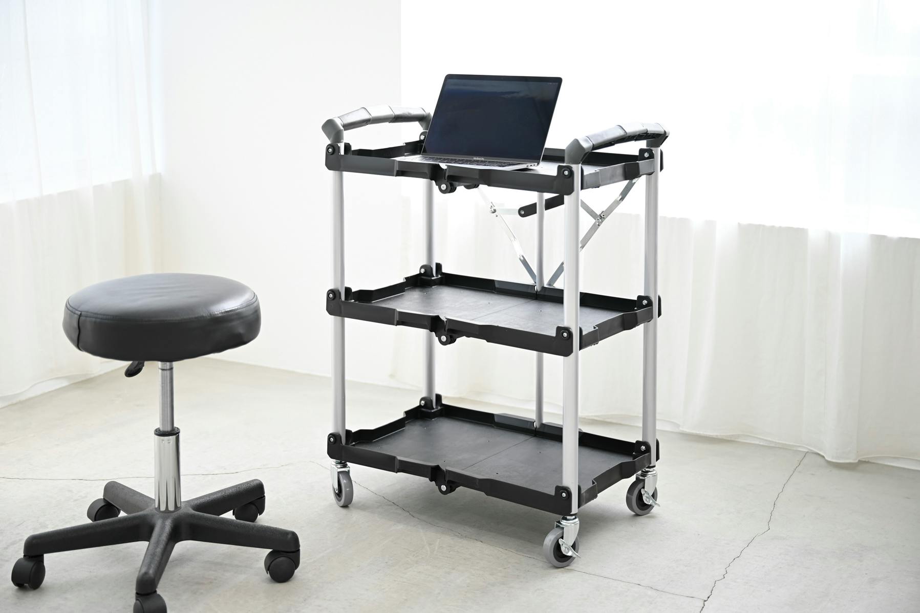 【駒場東大前駅10分】アパレル撮影等に最適なモルタルとウッドのバリエーションが撮れる自然光スタジオ