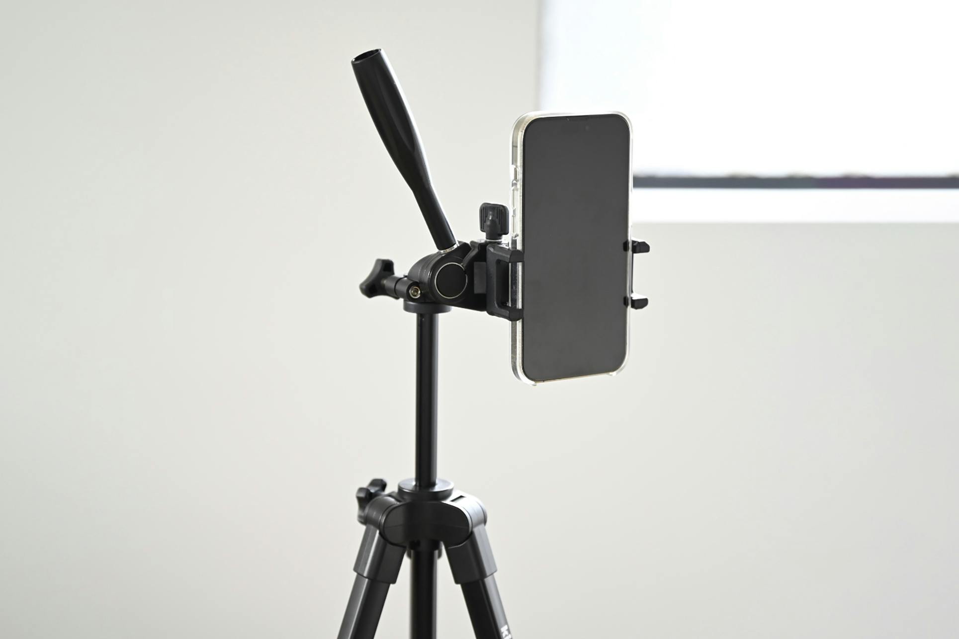 インスタライブなどに便利なスマホホルダー三脚