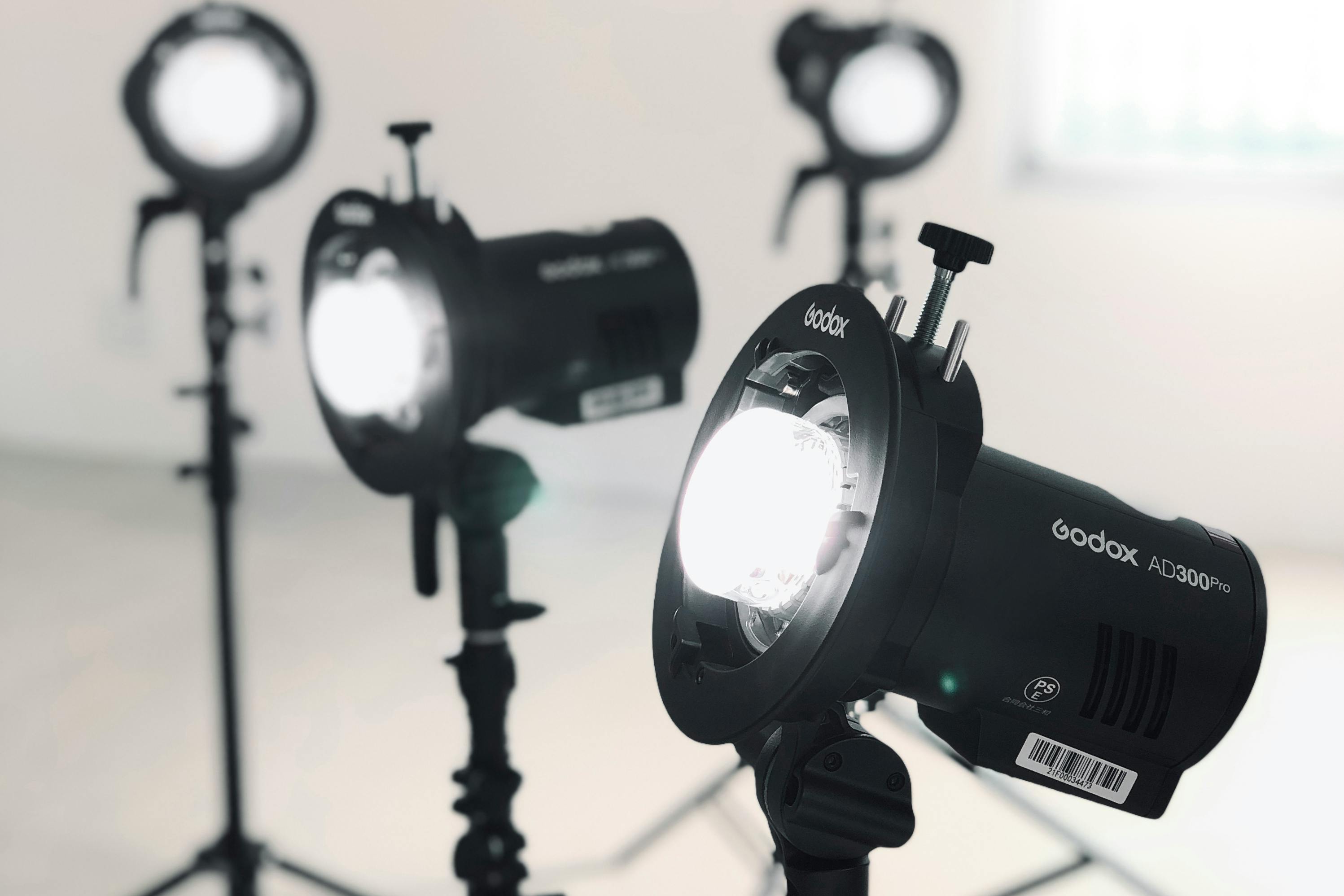 【駒場東大前駅10分】アパレル撮影等に最適なモルタルとウッドのバリエーションが撮れる自然光スタジオ