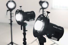 【駒場東大前駅10分】アパレル撮影等に最適なモルタルとウッドのバリエーションが撮れる自然光スタジオ