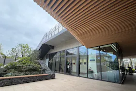 【明治神宮前〈原宿〉駅9分】 公園の緑と自然光に包まれたイベントスペース|販売サポート付き