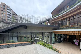 【明治神宮前〈原宿〉駅9分】 公園の緑と自然光に包まれたイベントスペース|販売サポート付き