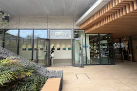 【明治神宮前〈原宿〉駅9分】 公園の緑と自然光に包まれたイベントスペース|販売サポート付き