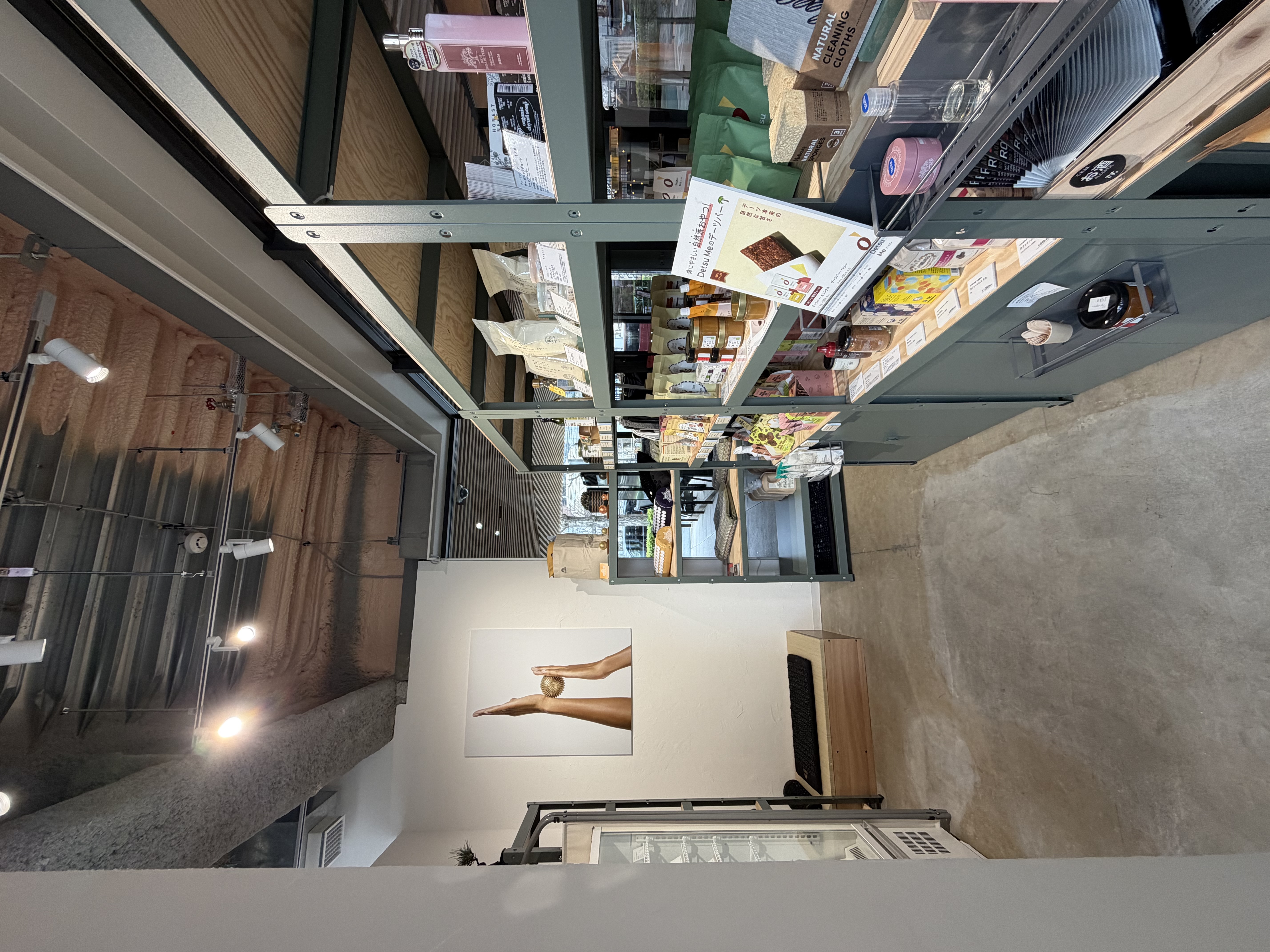 【明治神宮前〈原宿〉駅9分】併設ショップ