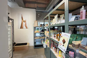 【明治神宮前〈原宿〉駅9分】 公園の緑と自然光に包まれたイベントスペース|販売サポート付き