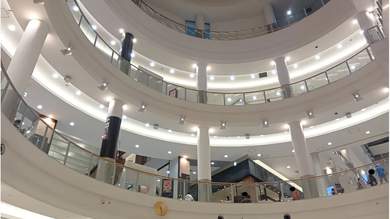 【イオンモール広島府中】モール内広告 柱巻き