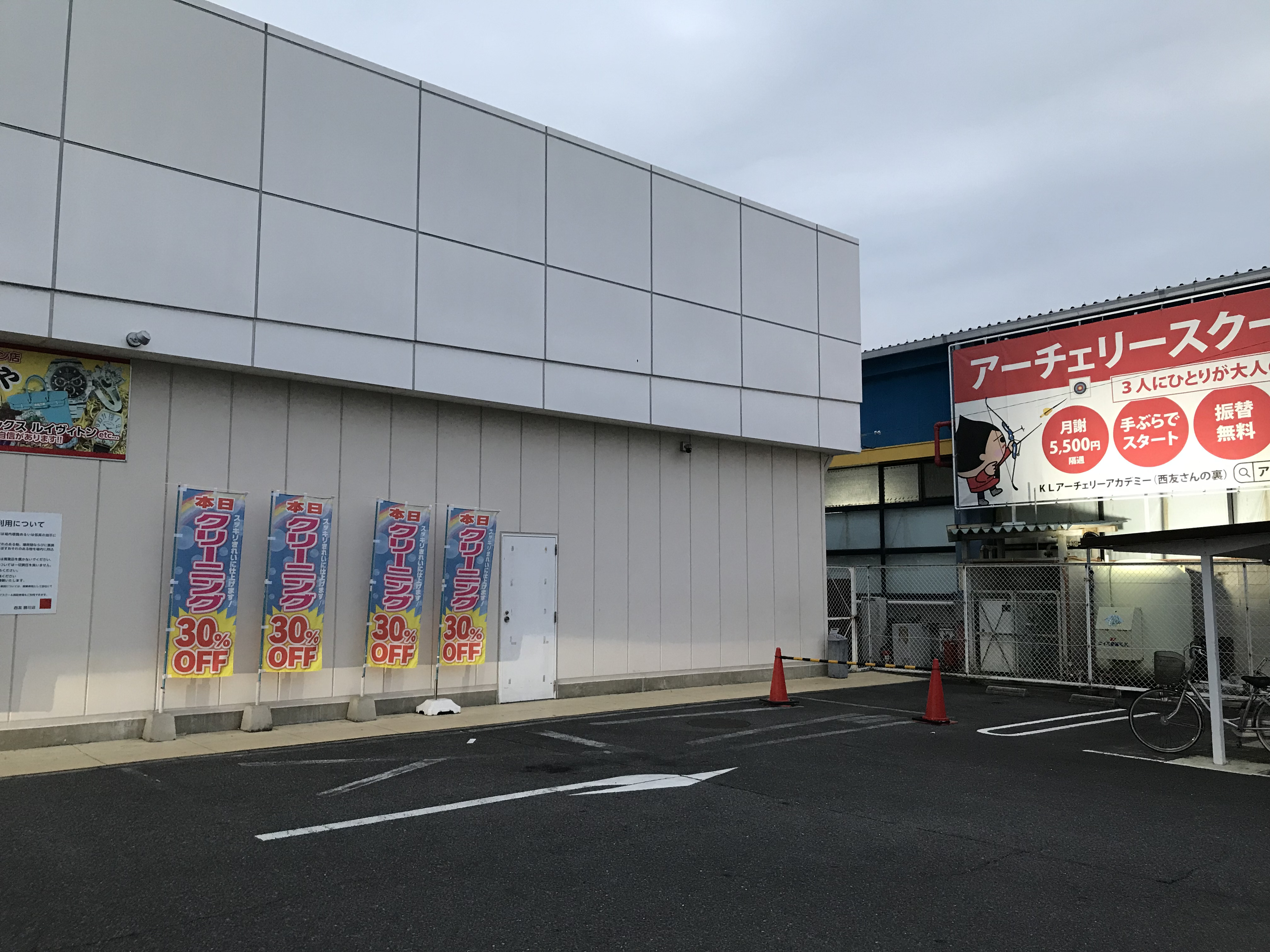 【西友　勝川店】1階 駐車場　キッチンカー・コーヒーテイクアウトや、クレープ・たいやき・焼きそば・お好み焼き・焼き鳥 など販売におすすめな屋外催事イベントスペース