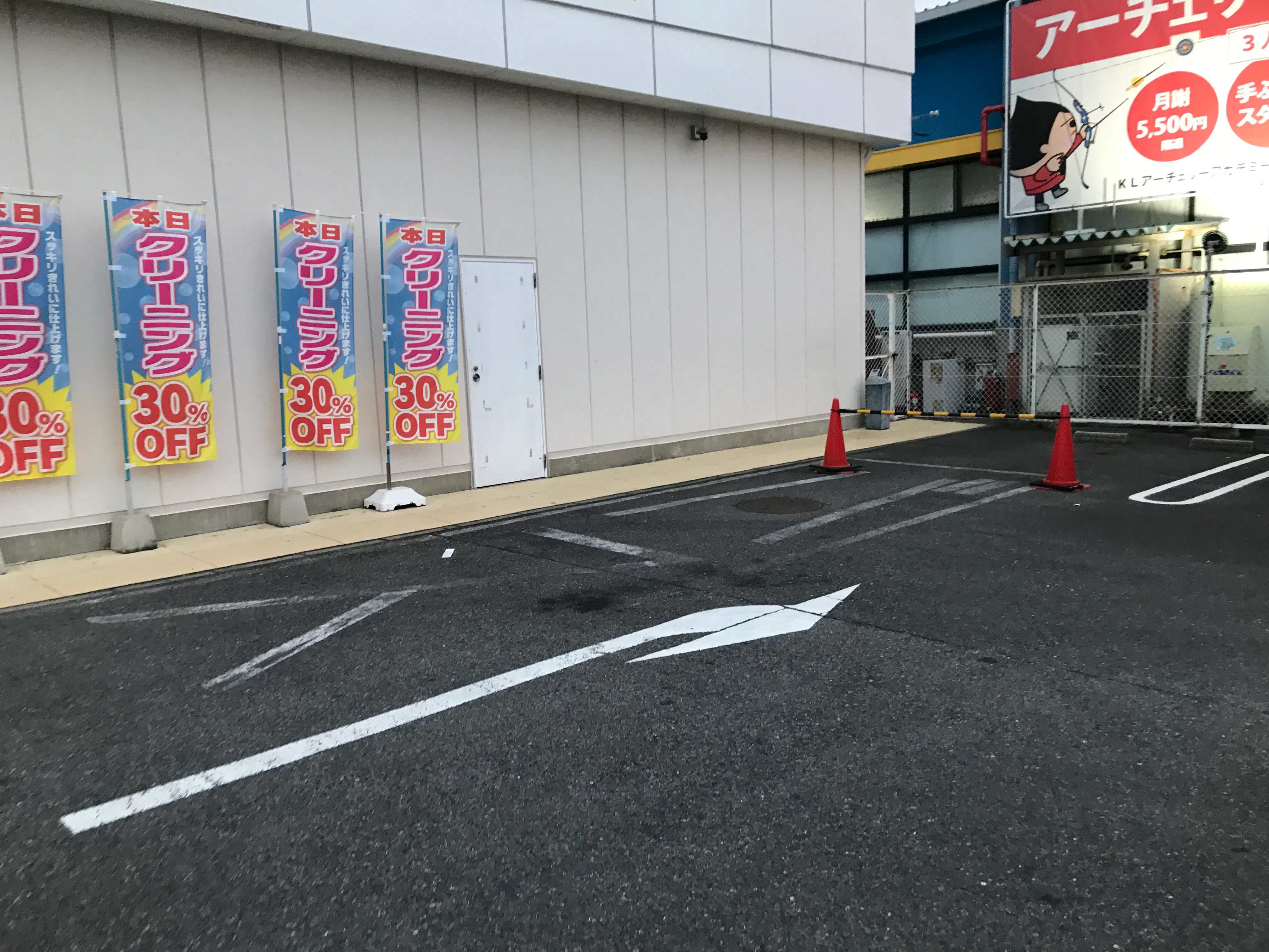 【西友　勝川店】1階 駐車場　キッチンカー・コーヒーテイクアウトや、クレープ・たいやき・焼きそば・お好み焼き・焼き鳥 など販売におすすめな屋外催事イベントスペース