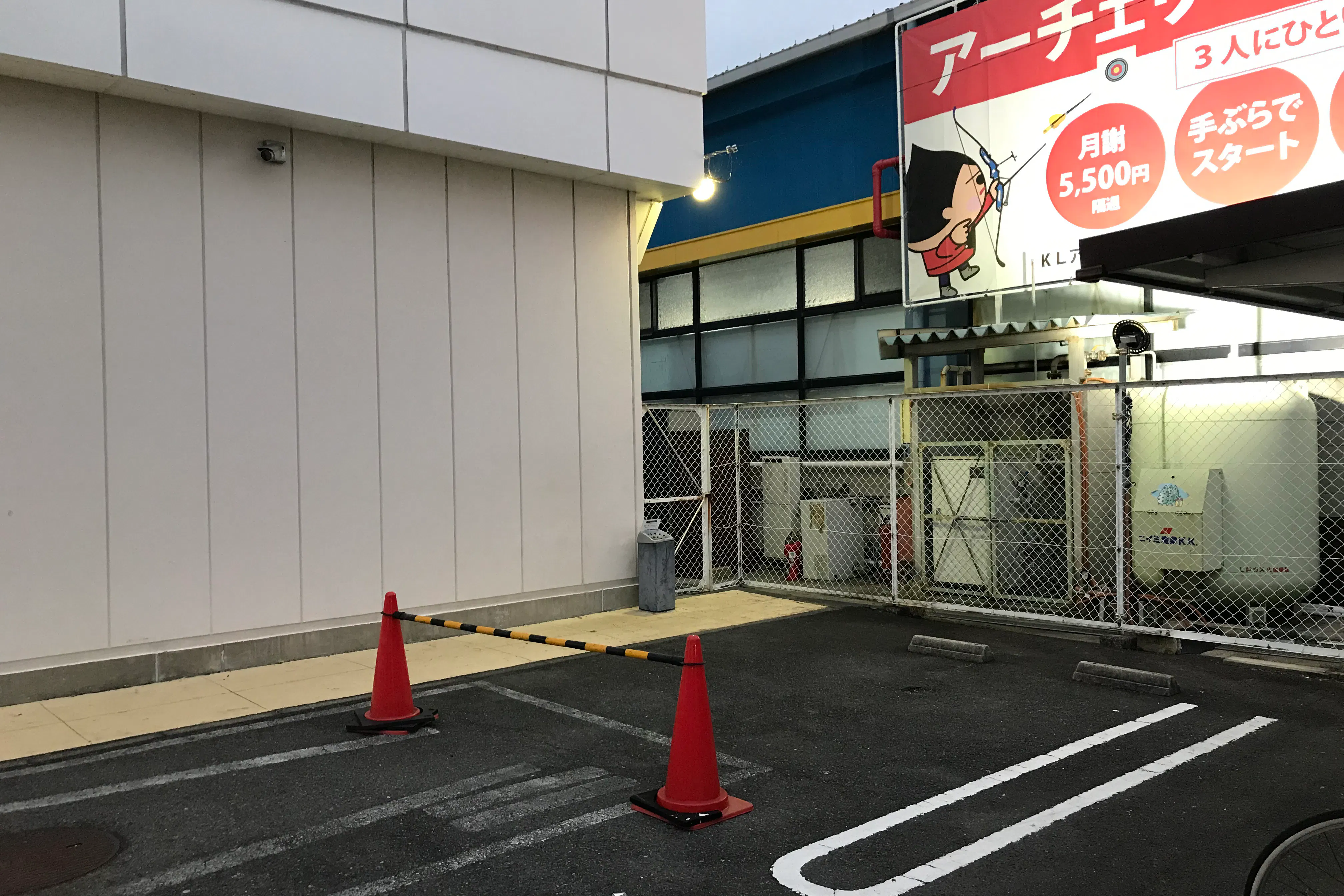 【西友 勝川店】1階 駐車場 キッチンカー・コーヒーテイクアウトや、クレープ・たいやき・焼きそば・お好み焼き・焼き鳥 など販売におすすめな屋外催事イベントスペース