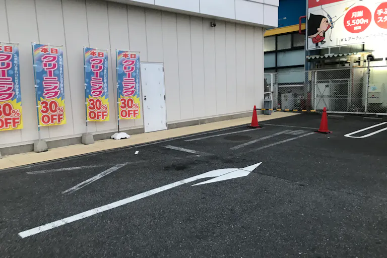 【西友 勝川店】1階 駐車場 キッチンカー・コーヒーテイクアウトや、クレープ・たいやき・焼きそば・お好み焼き・焼き鳥 など販売におすすめな屋外催事イベントスペースの画像3