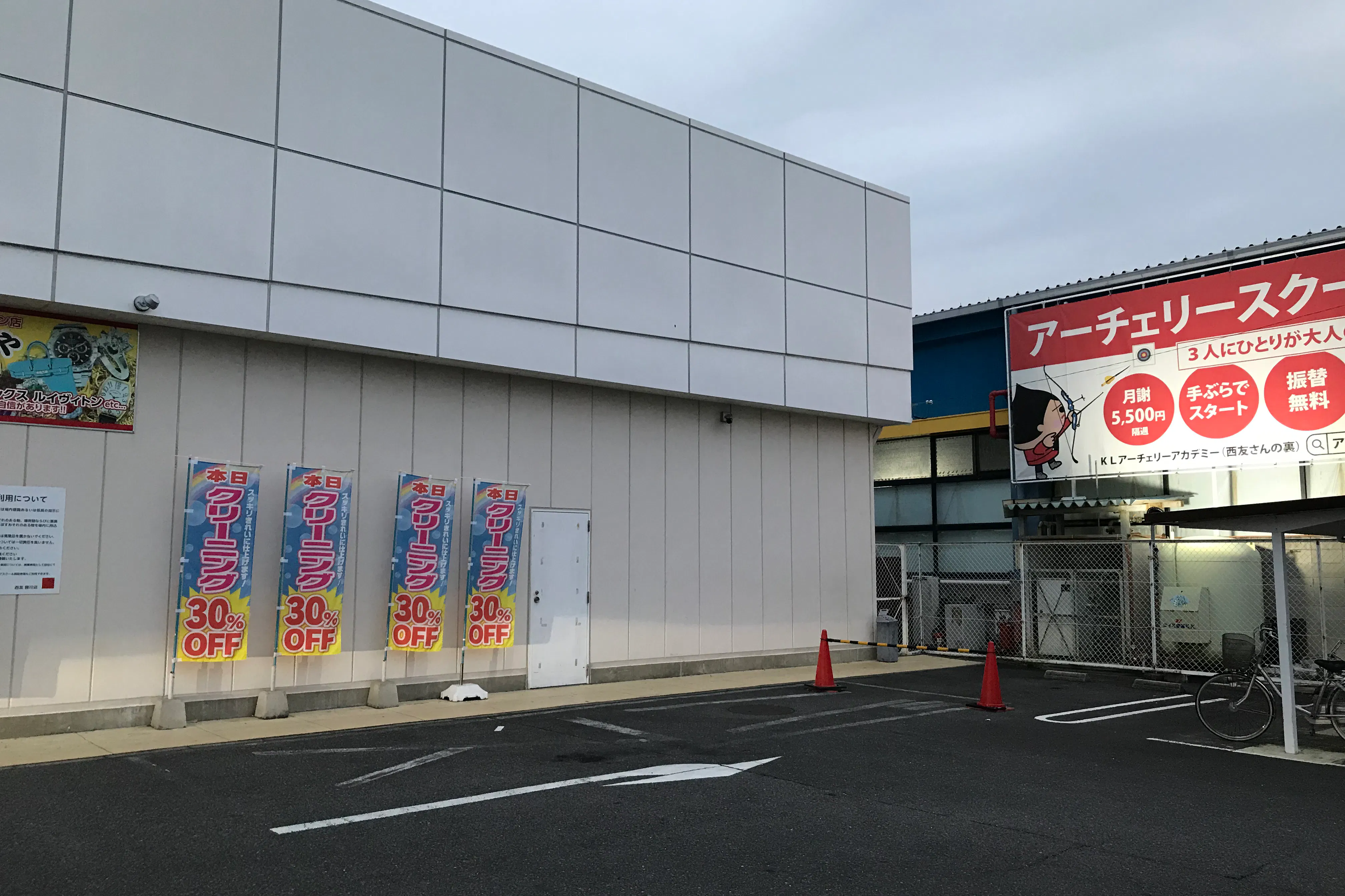 【西友 勝川店】1階 駐車場 キッチンカー・コーヒーテイクアウトや、クレープ・たいやき・焼きそば・お好み焼き・焼き鳥 など販売におすすめな屋外催事イベントスペース