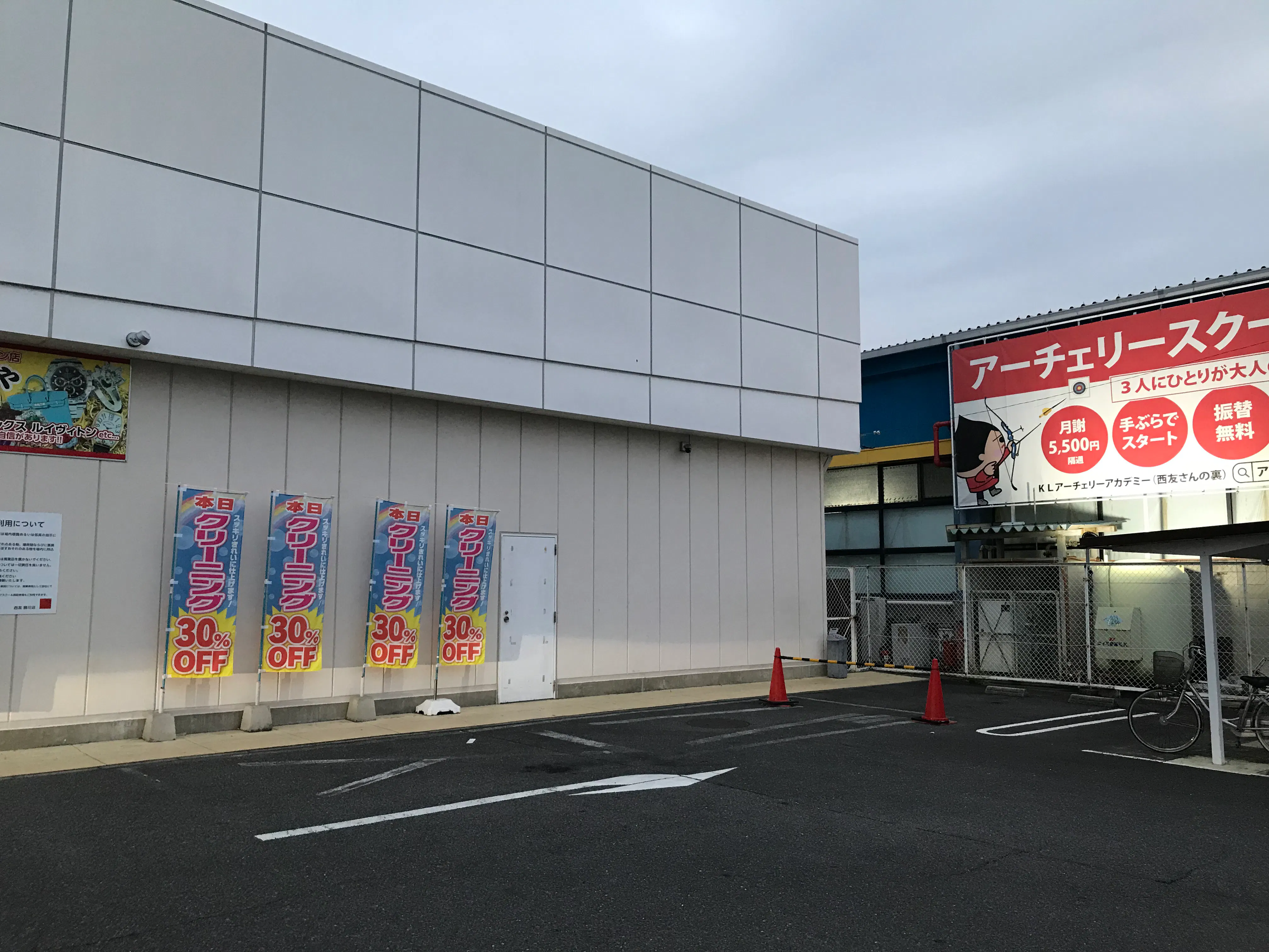 【西友 勝川店】1階 駐車場 キッチンカー・コーヒーテイクアウトや、クレープ・たいやき・焼きそば・お好み焼き・焼き鳥 など販売におすすめな屋外催事イベントスペース