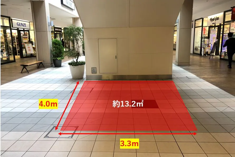 【三井アウトレットパーク 幕張】D-SITE 1階 エスカレーター下