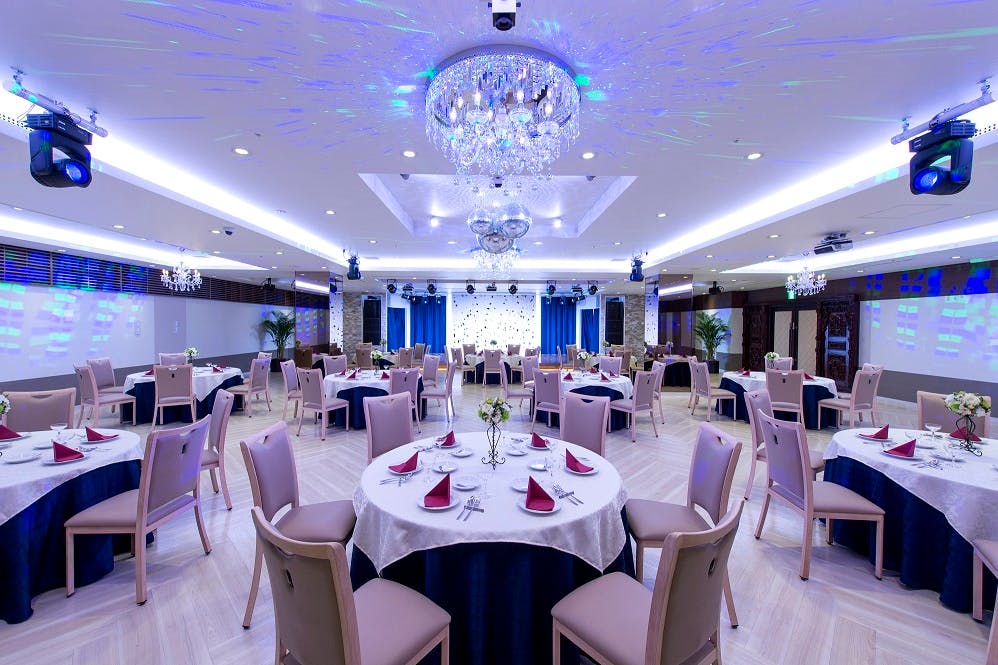 【近鉄日本橋駅4分】社員総会や講演会に活用できる白を基調としたフォーマルなイベントスペース(6F)