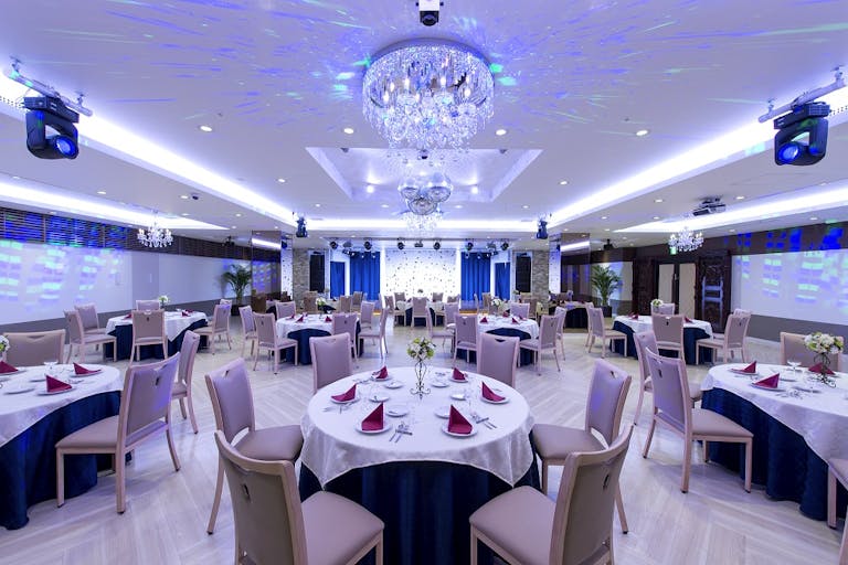 【近鉄日本橋駅4分】社員総会や講演会に活用できる白を基調としたフォーマルなイベントスペース(6F)の画像1