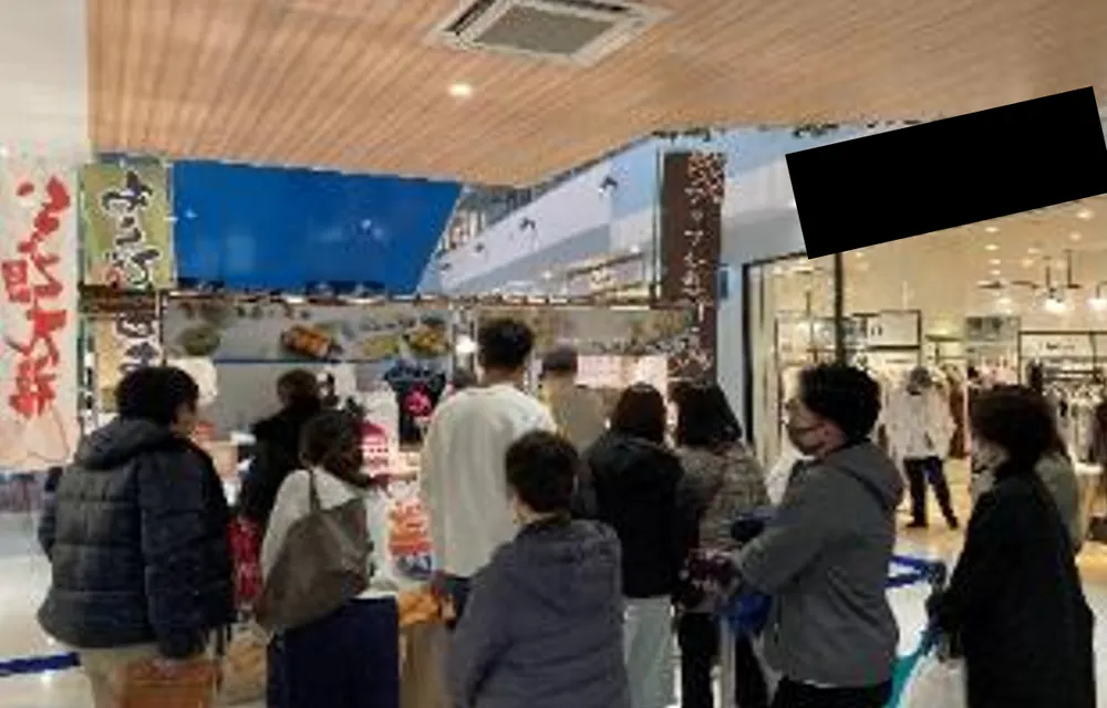 【三井アウトレットパーク 北陸小矢部】1階 東エリア北側エスカレーター下