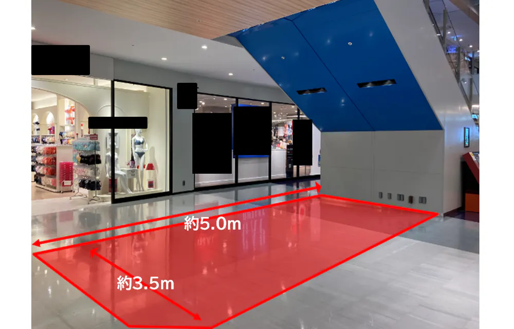 【三井アウトレットパーク 北陸小矢部】1階 東エリア北側エスカレーター下