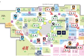 【イオンモール岡山】モール内広告 柱巻きポスター・三⾓什器ポスター