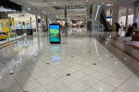 【イオンモール新居浜】『1F 催事スペースD』ーメインのイベントコートに面し、周辺にレストラン街がある通行量の多い展示やPRに最適な小規模スペース