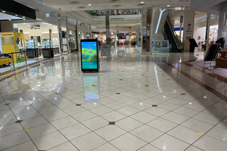 【イオンモール新居浜】『1F 催事スペースD』ーメインのイベントコートに面し、周辺にレストラン街がある通行量の多い展示やPRに最適な小規模スペース