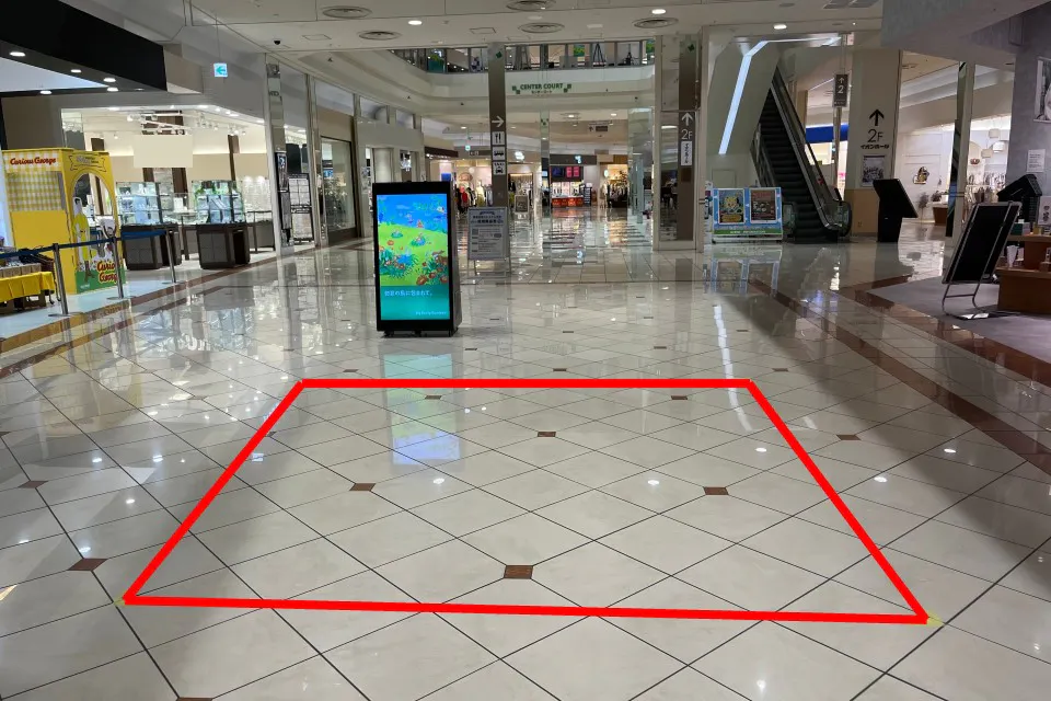 【イオンモール新居浜】『1F 催事スペースD』ーメインのイベントコートに面し、周辺にレストラン街がある通行量の多い展示やPRに最適な小規模スペース