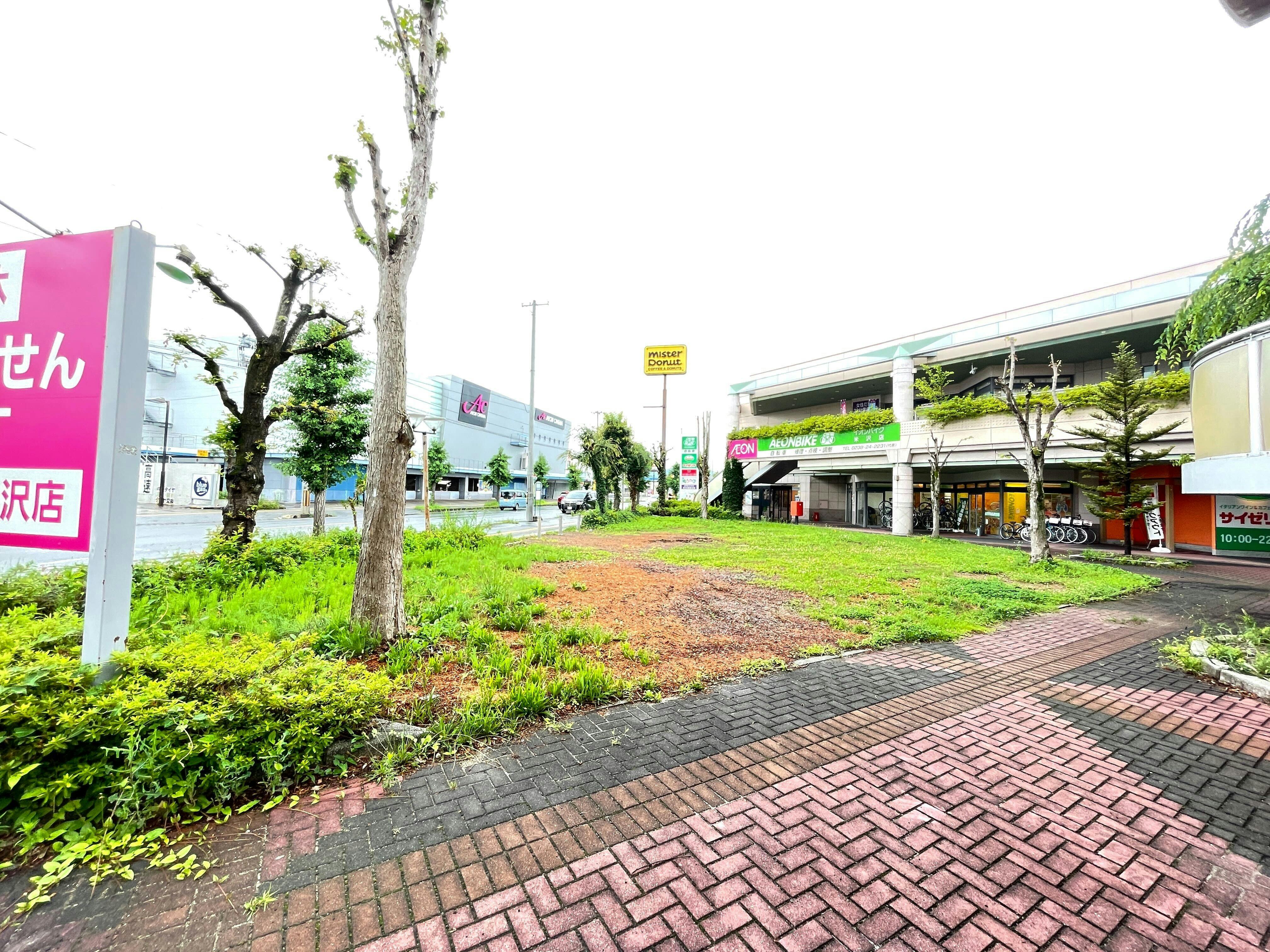 【イオン米沢(屋外300㎡)】キッチンカーの出店や屋外型展示会に適した屋外のイベントスペース