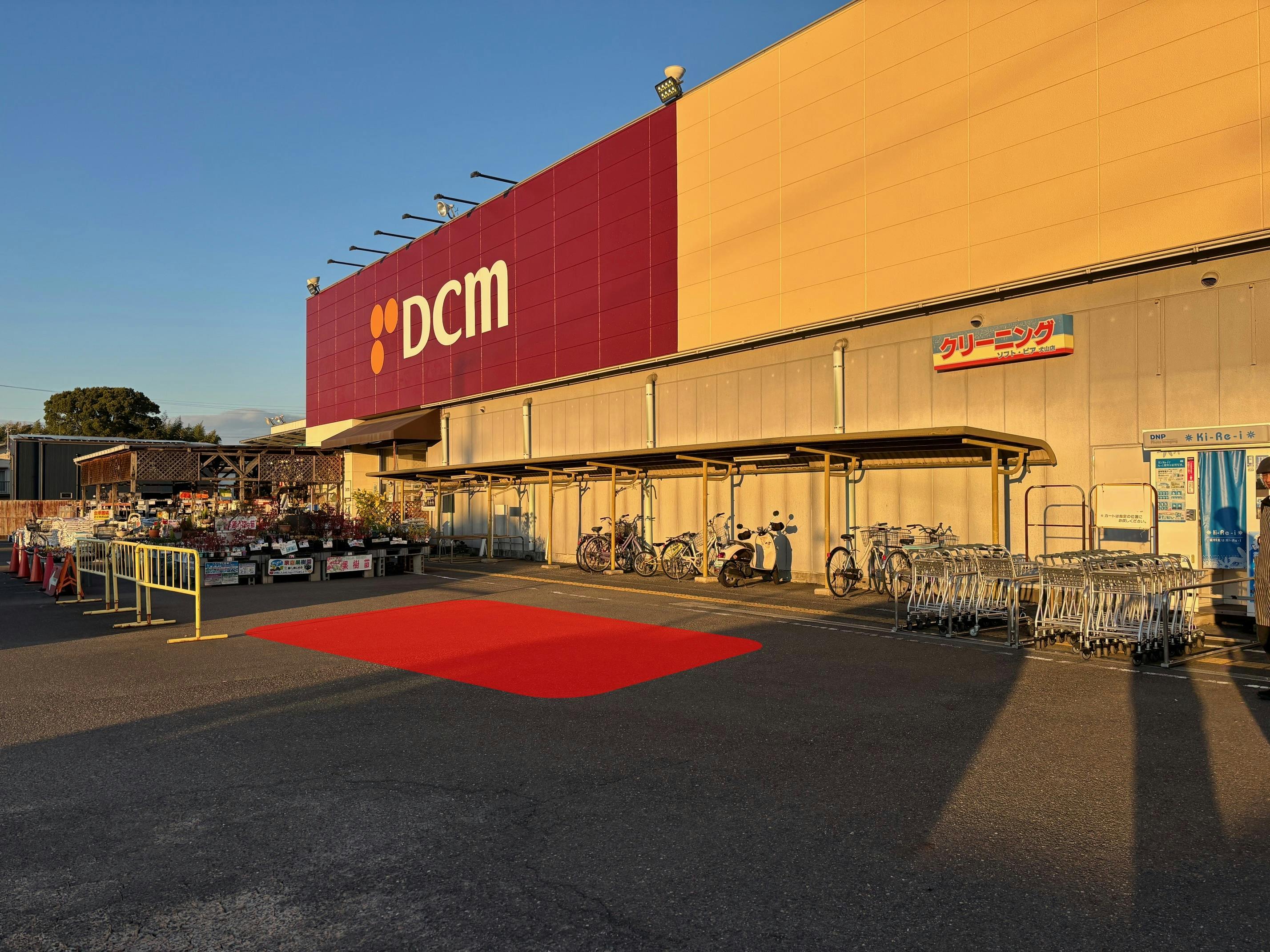 【ナフコトミダ犬山店】キッチンカーや販促プロモーションに最適な入口近くの駐車場スペースの画像