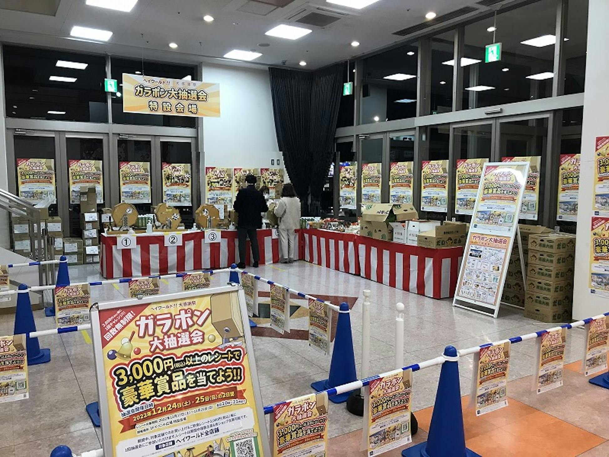【ヘイワールド!!/イベント広場】物販や食物販、プロモーションイベントに最適に適した地域密着型の商業施設1階ユニクロ横にあるイベントスペース