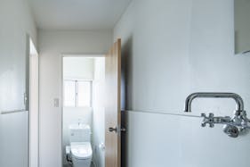 【南太田駅6分】ロケや撮影会等の撮影用途、展示会やワークショップに最適な4種の内装のコンセプトスタジオ