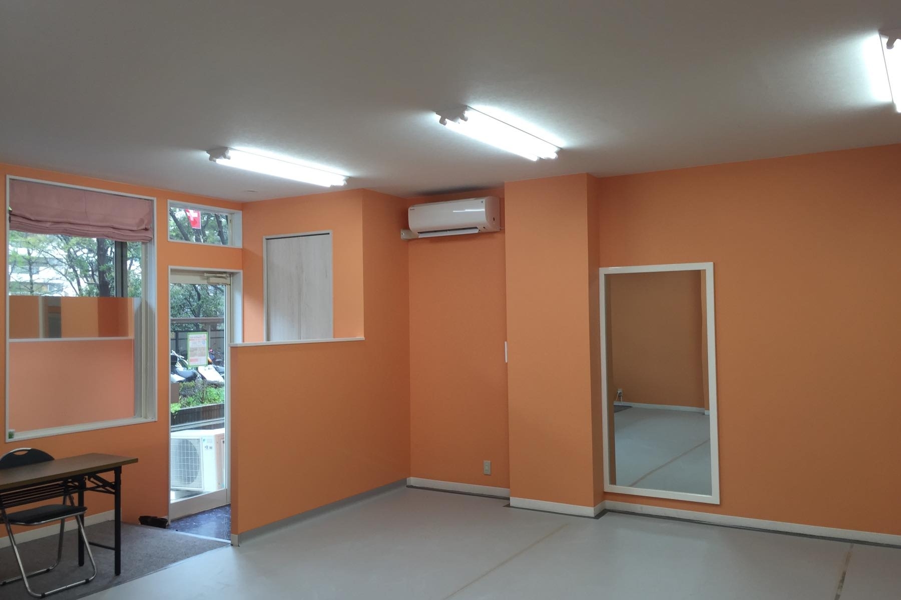 【東新宿駅3分】展示会やポップアップに適したオレンジ色が目印の路面スタジオの画像9