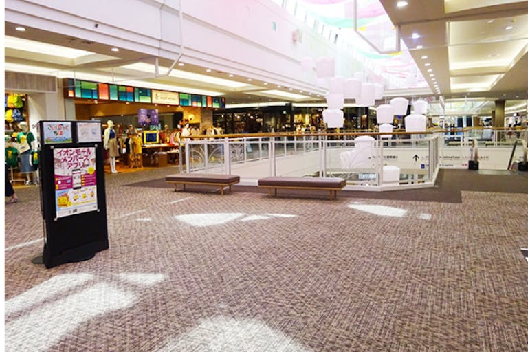 【イオンモール成田】ロペピクニック前(ブリッジスペースC)の画像1