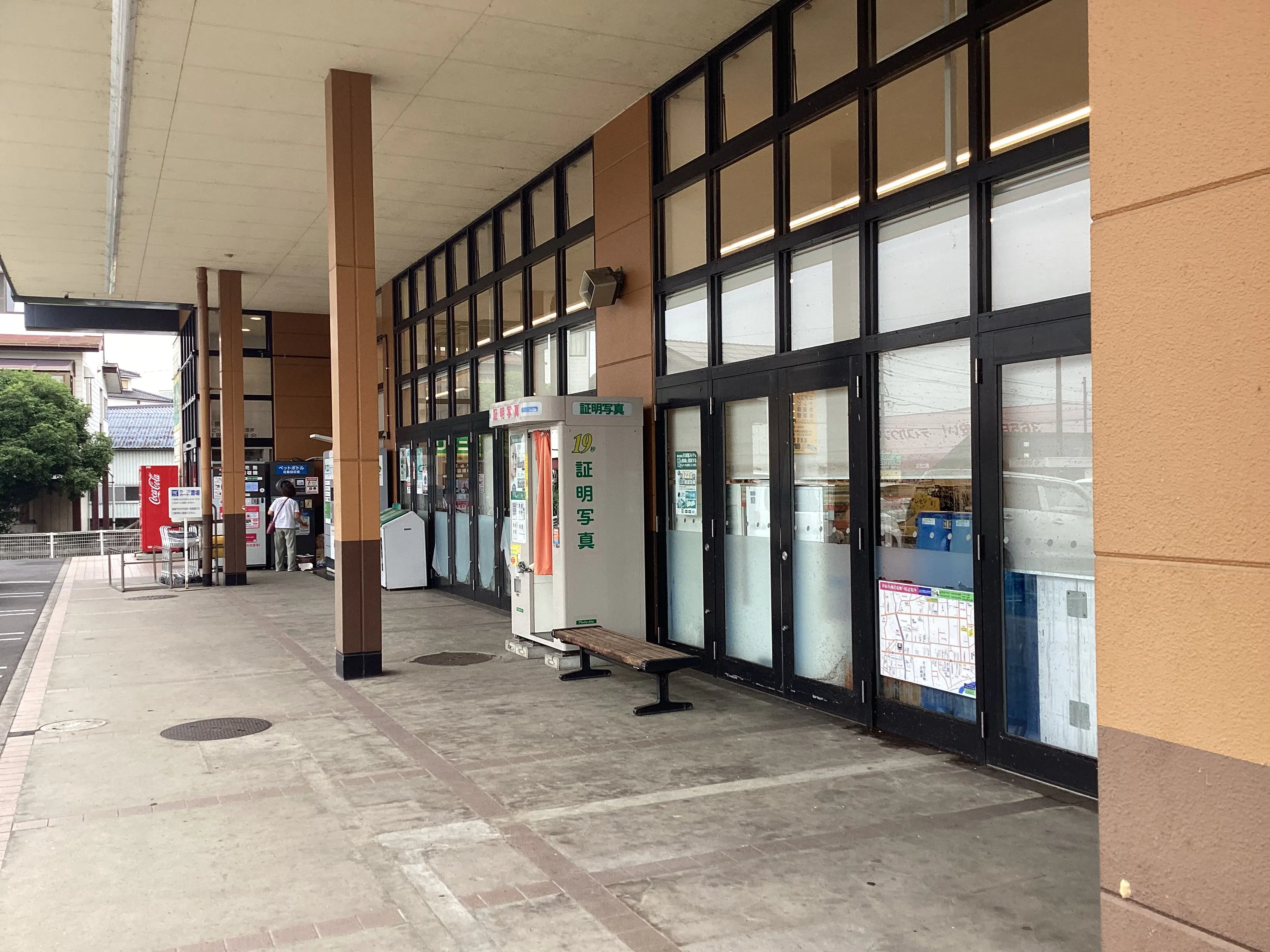 【天満屋ハピーズ井原店】軒下② 各種プロモーション、会員獲得イベントに最適な屋外催事イベントスペース
