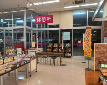 【マックスバリュ新おおわに店】イートイン横スペース 販促プロモーションに最適なスーパー店内催事イベントスペース